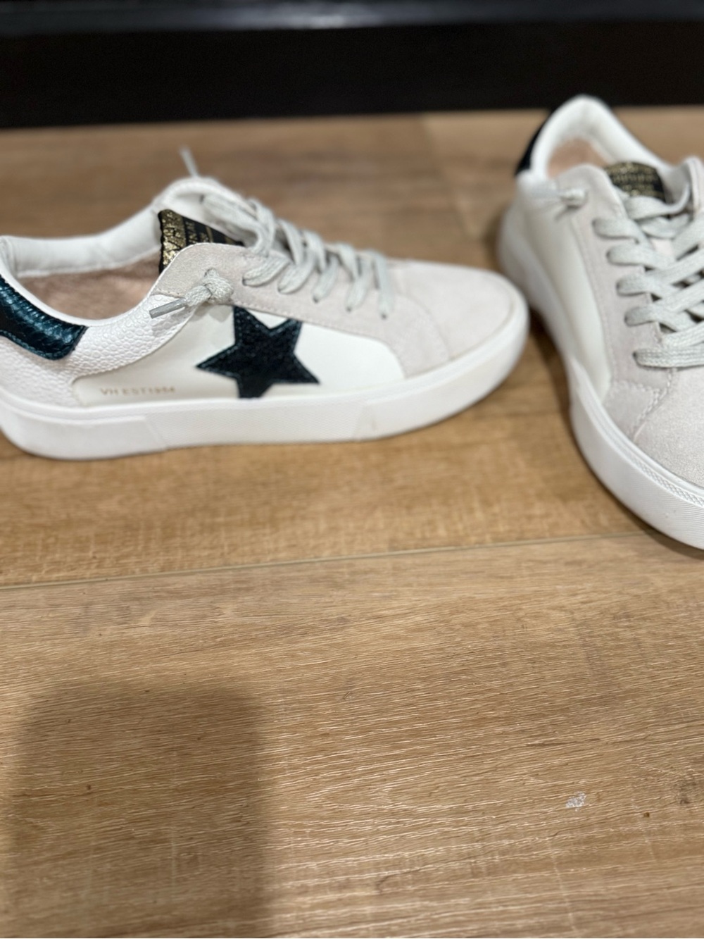 Vintage Havana Casual Low-Top Sneakers in Beige and White - Picture 4 of 5